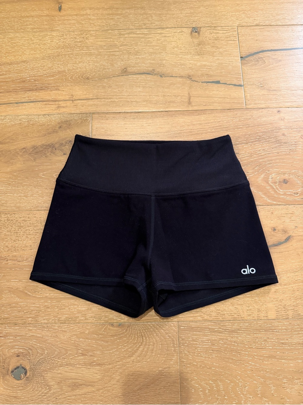 Alo Alosoft Aura Short in Black - size Small